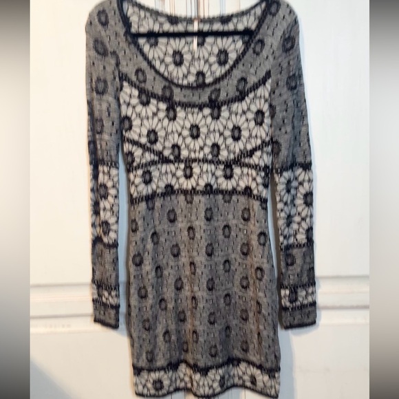 Free People Eyelet Knit Fitted Dress Black White Long Sleeve Lined Women's S - Picture 3 of 3